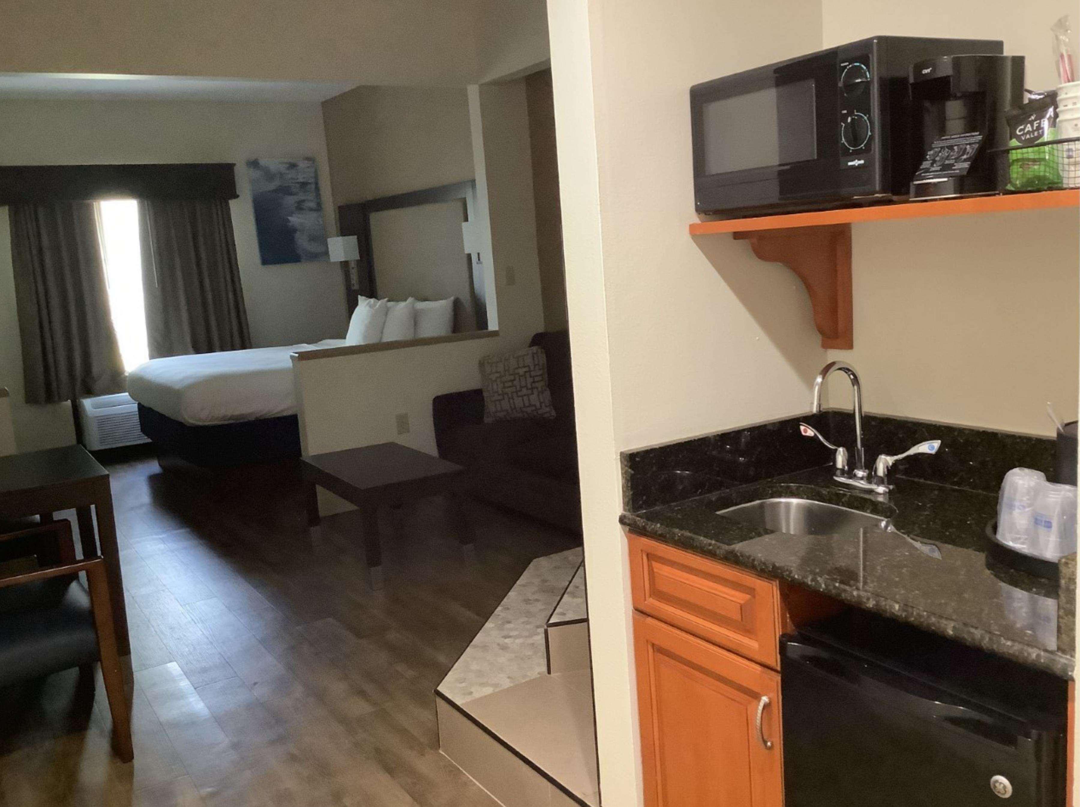 Best Western Plus Madison Exterior photo
