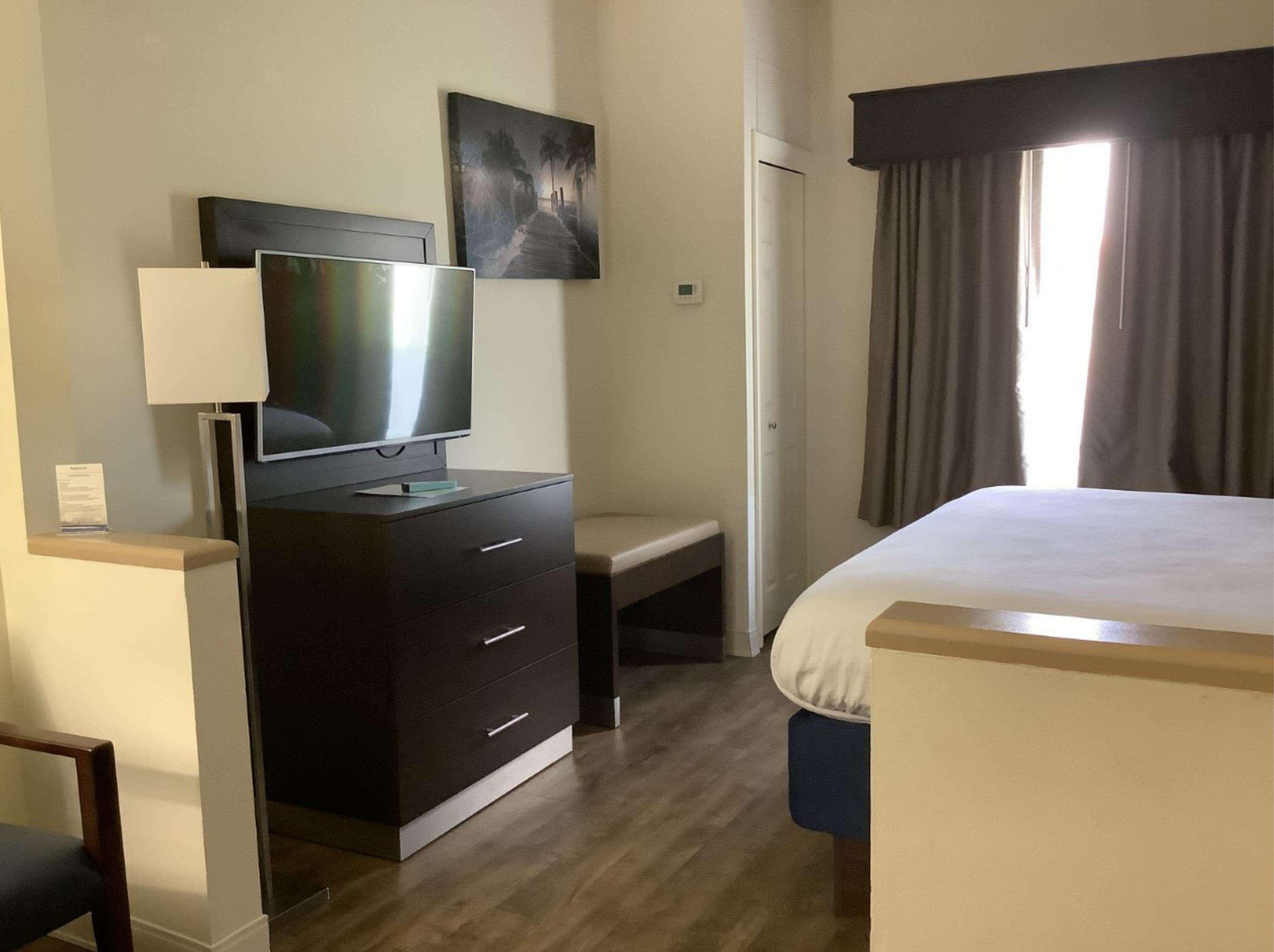 Best Western Plus Madison Exterior photo