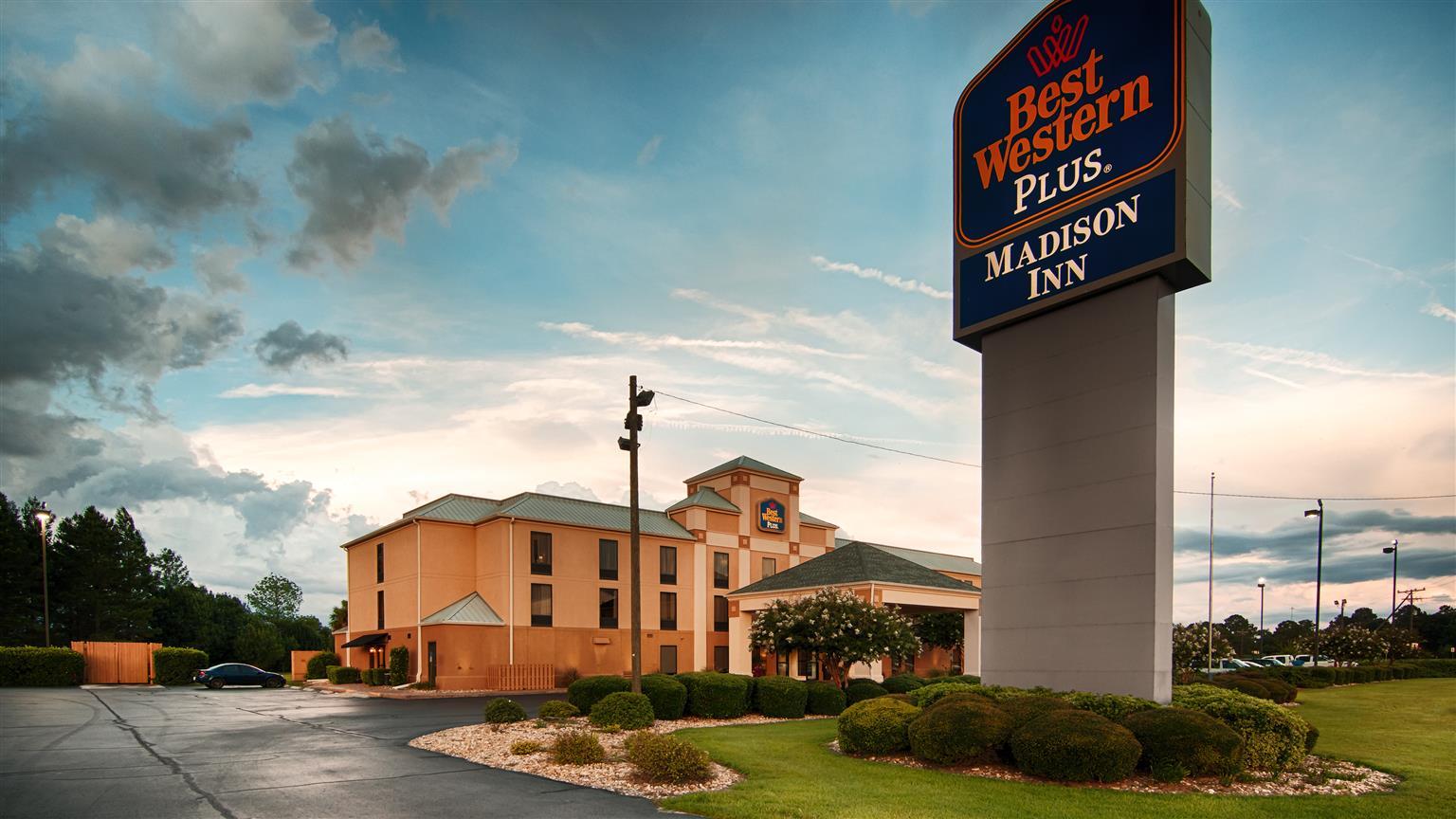 Best Western Plus Madison Exterior photo